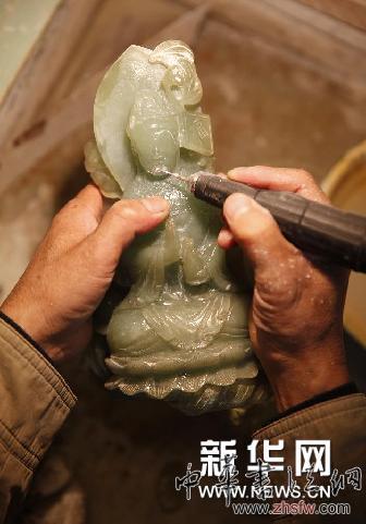 （晚报）（2）玉雕手艺传承百年