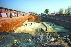 小龙河挖出古桥遗迹
