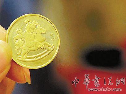 马年生肖币发行首日翻20倍 大妈街头排队