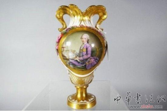 这只有200年历史的古董花瓶曾破碎，现已被黏合。