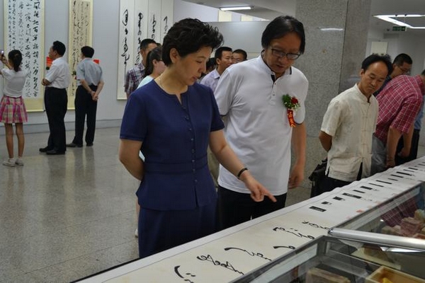 “伊泰情”第八届中国·内蒙古草原文化节作品展开幕