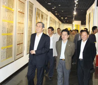 十届国展(广西区)参观者络绎不绝展出时间延至年底
