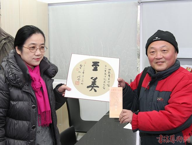 江苏美术馆第100万名观众喜获孙晓云墨宝