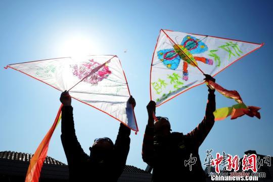 苏州小朋友放飞手绘风筝拥抱春天