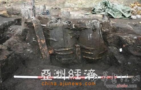 丹麦发现700年前厕所 内部排泄物依稀可见(图)