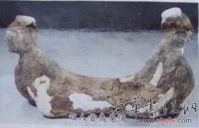 双人首鸟身俑