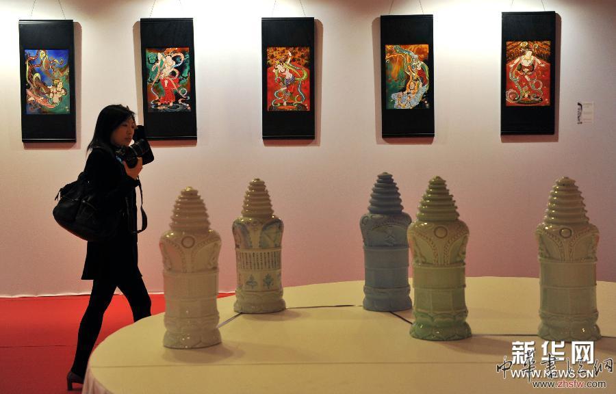 （国际）（6） “视觉中国·瓷上敦煌”中国陶瓷艺术展在巴黎开幕