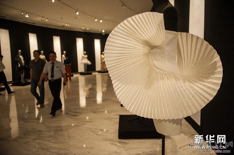 （文化）（5）《时代映像—中国时装艺术展》拉开巡展帷幕