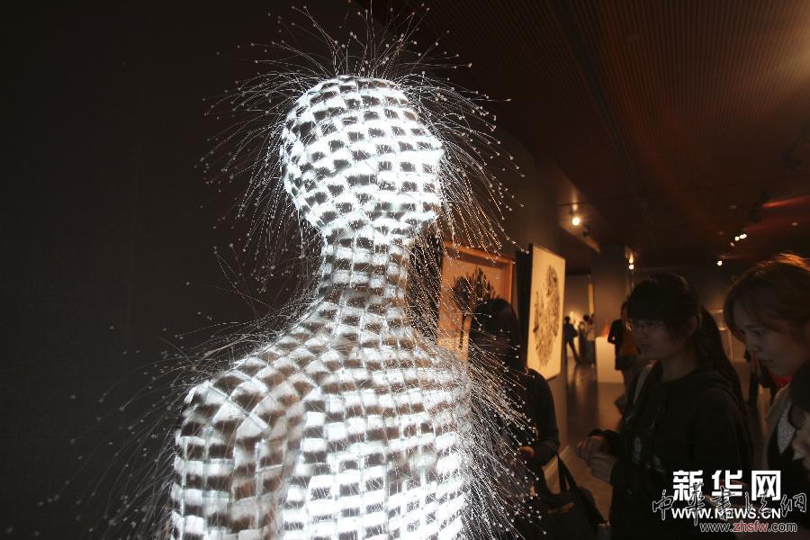#（晚报）（1）国家大剧院举行中国当代工艺美术优秀作品展