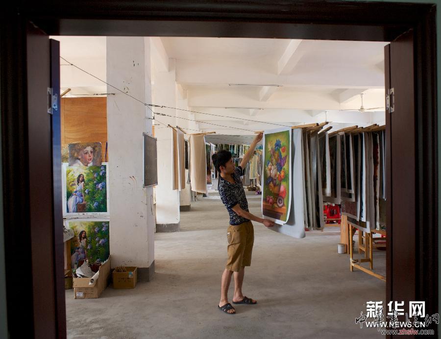 （文化）（1）江西上犹：靓丽油画走俏国际市场