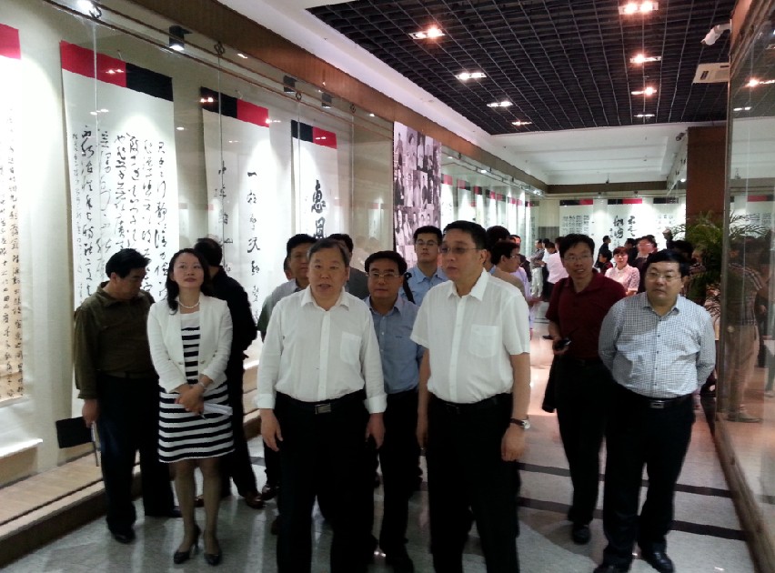 著名书法家书写正义全国巡展在烟台举行