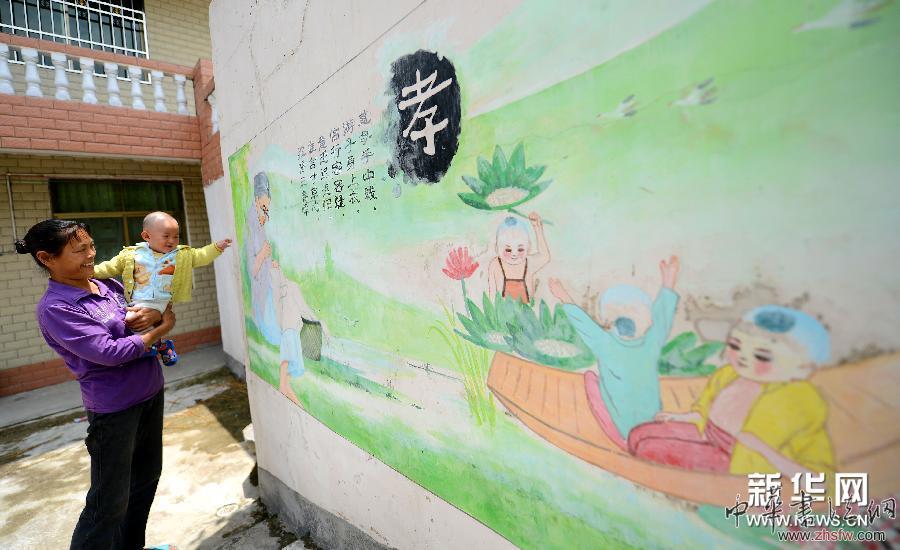 （新华网）（1）江西遂川：特色宣传画扮美乡村