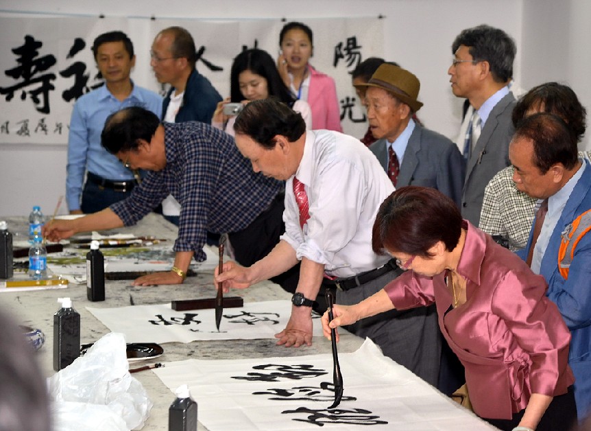 骏马奔腾中国梦·第21回书画名家作品国际联展在京举行