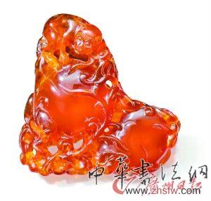 琥珀镂雕“灵猴寿桃”纹珮