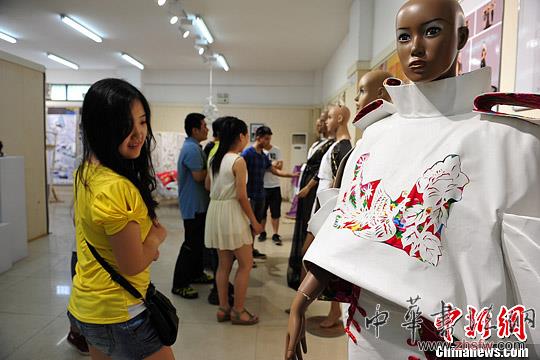 湖南大学生毕业设计作品展缤纷惹眼