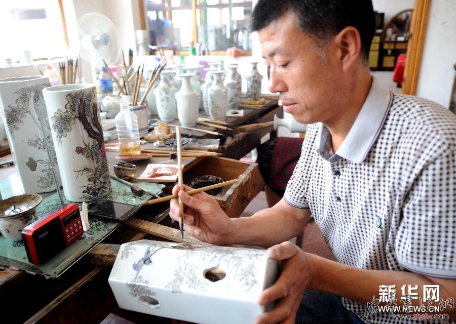 （经济）（3）河北霸州：仿古瓷工艺辟出农民致富路