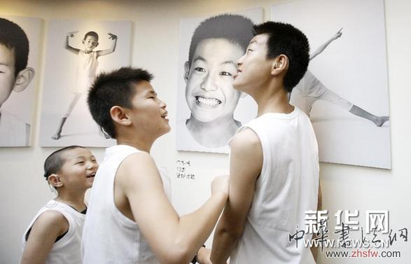 （文化）（2）“天使的微笑”摄影艺术展在上海举行