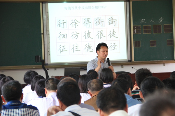 《书法报·硬笔书法》执行主编严海南为宁化城东中学揭牌