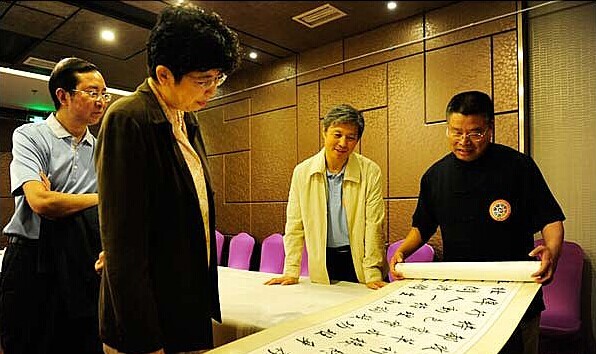 书法家积极参与中国文联文艺志愿服务团