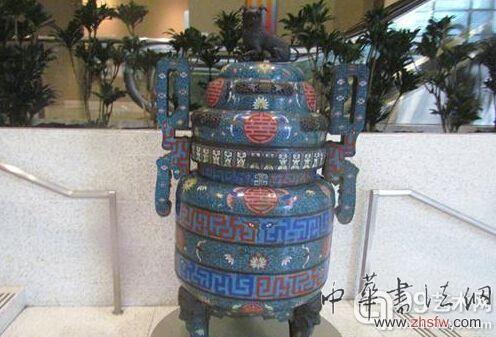 西雅图男子无端损毁价值10万美元的中国瓷器