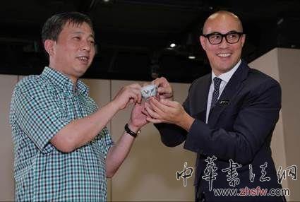 苏富比与刘益谦正式完成鸡缸杯交接