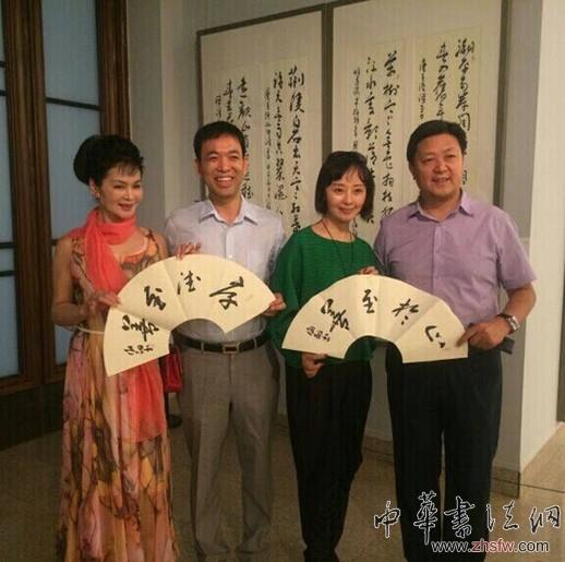 曲比阿乌、张华敏亮相中国美术馆大赞李海剑作品神韵超然