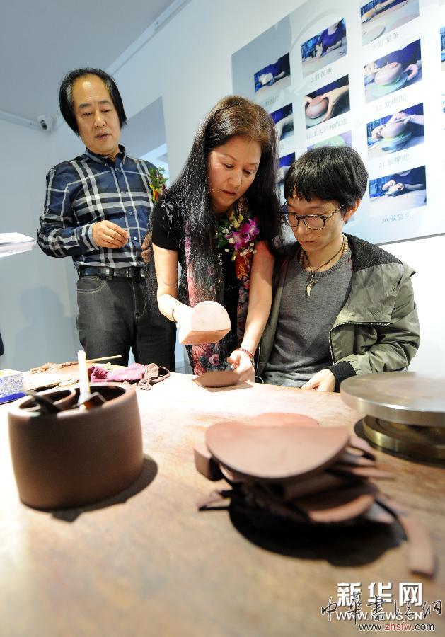 （晚报）（3）紫砂艺术家夫妇南京举办作品展