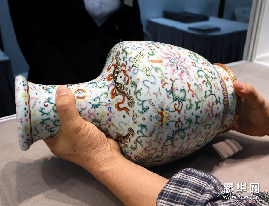 （晚报）（1）香港佳士得举行重要中国瓷器及工艺精品秋拍预展