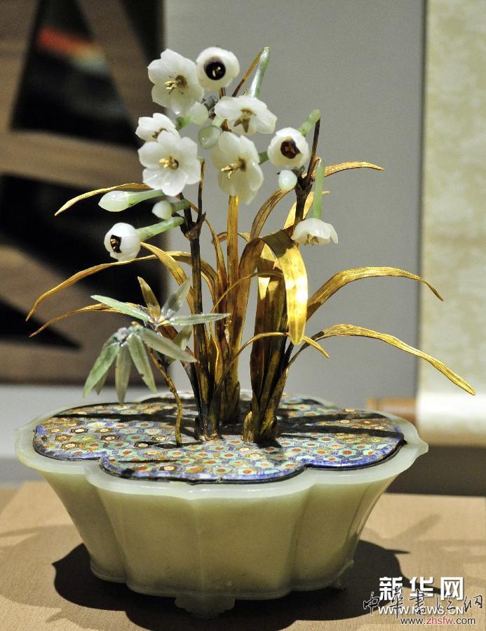 台北故宫推出“瓶盆风华——明清花器特展” 组图