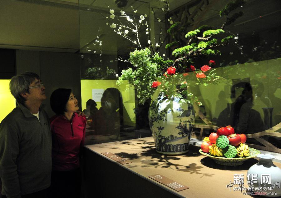 台北故宫推出“瓶盆风华——明清花器特展” 组图