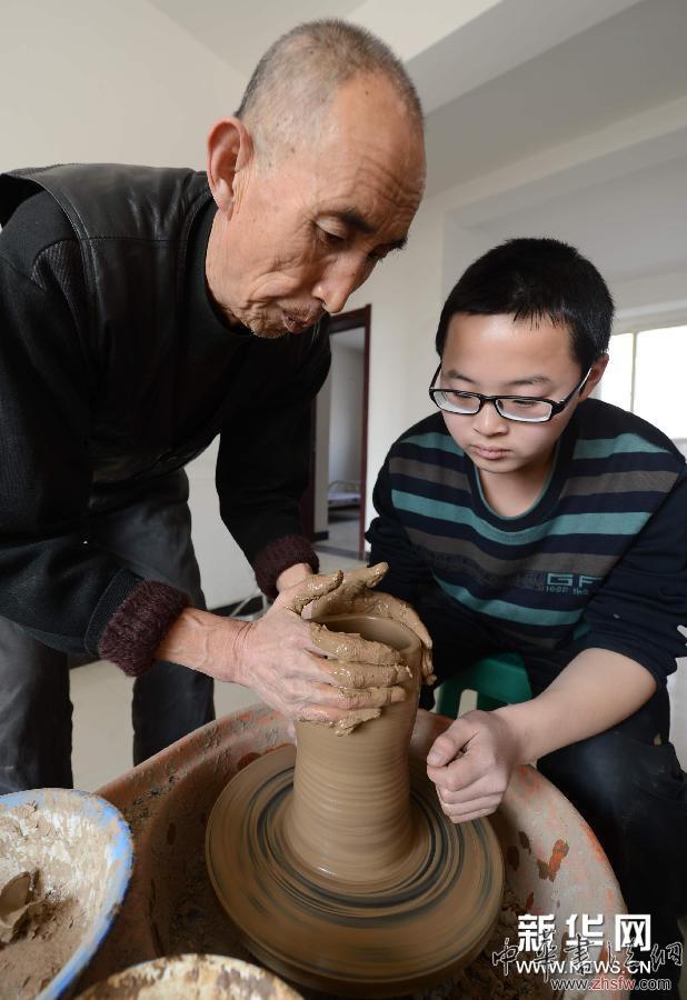 （晚报）寒假学陶艺