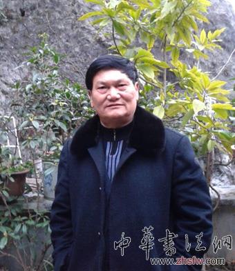 邱国章——特邀最受欢迎的双十大人民书法家献礼全国两会
