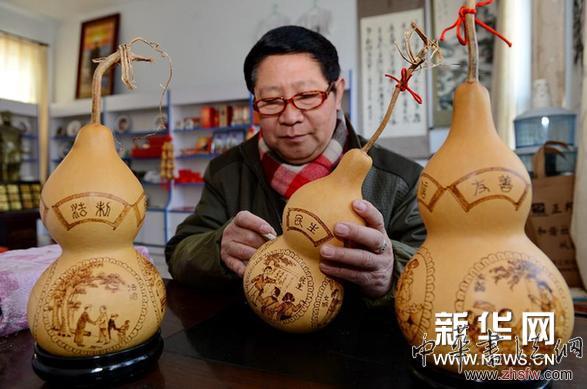 （晚报）（1）葫芦烙画弘扬核心价值观