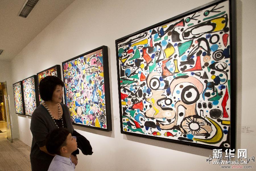 《闭上眼睛看世界》严阵诗画展在京开展 图