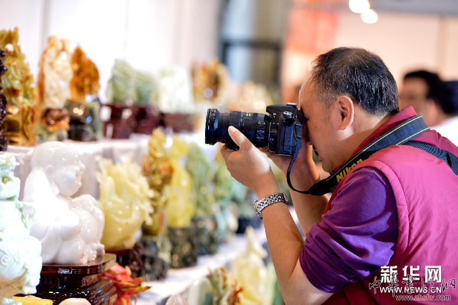 （晚报）（3）“十艺节”前山东举办工美展