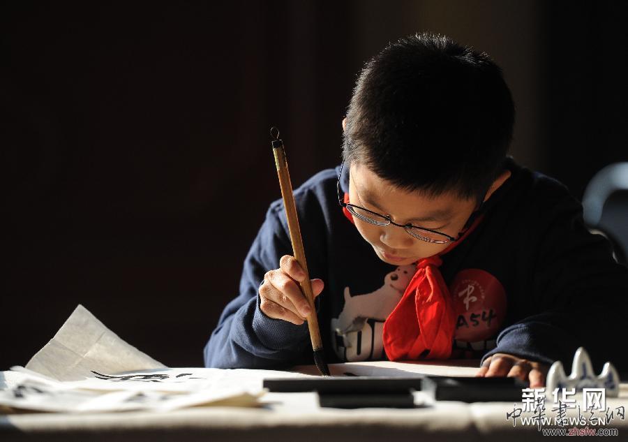 （社会）（1）中小学生书法大赛作品展在京举行