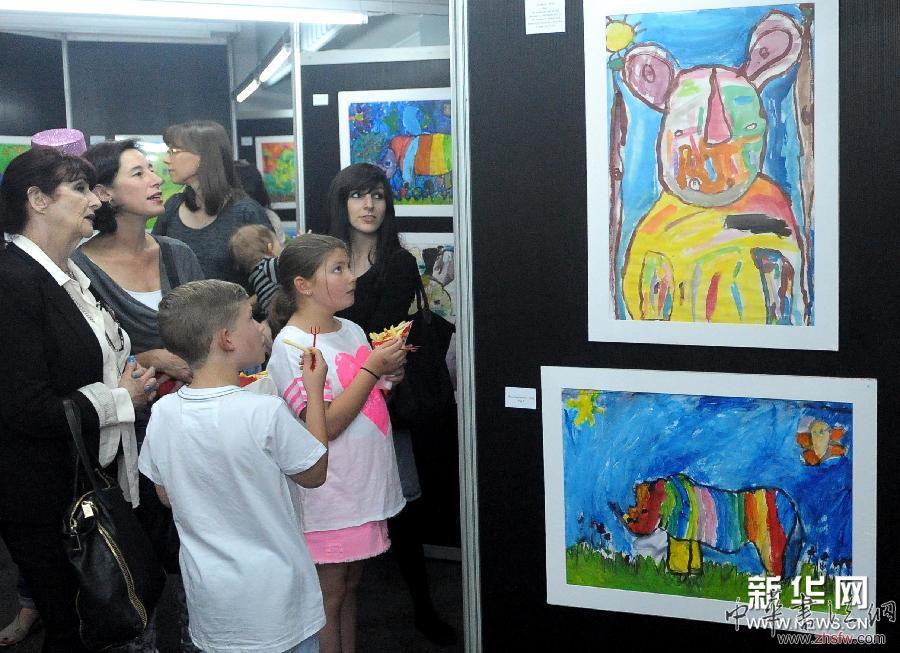 （国际）（1）南非儿童绘画展呼吁保护犀牛