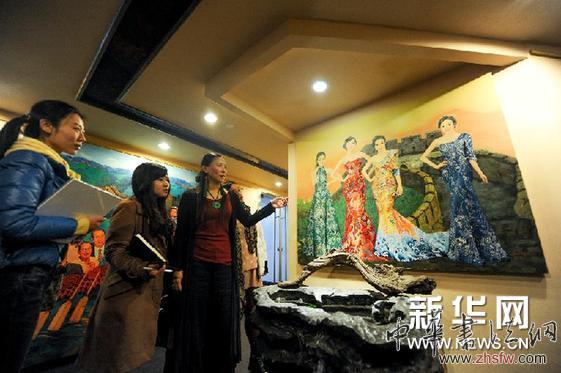（晚报）（1）旅法油画家王俊英《静女》主题油画展亮相长沙