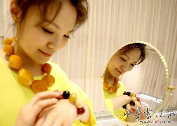 （经济）波兰琥珀展在京举行