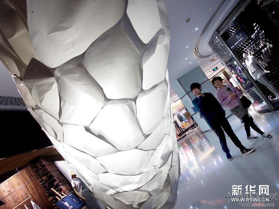 （晚报）（1）上海举办创意橱窗展