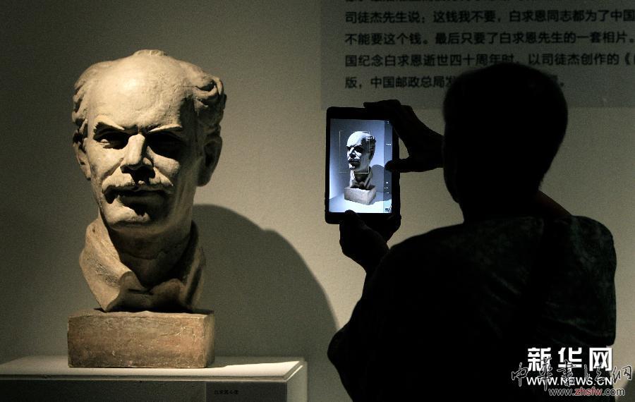 （晚报）（1）“凝铸的温度——中国第二代雕塑家司徒杰”作品展在京举行