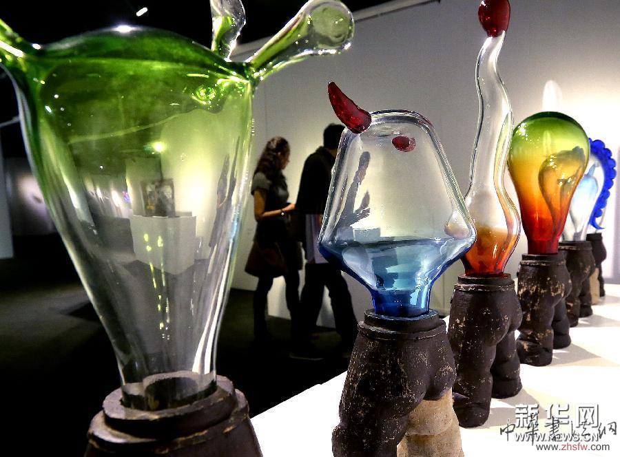 （文化）（3）首届中国玻璃艺术双年展在上海揭幕 