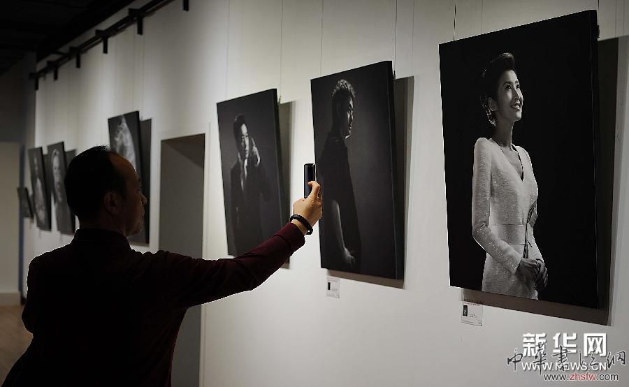 （文化）（2）“镜像人生”郝远征肖像摄影作品展在京举行