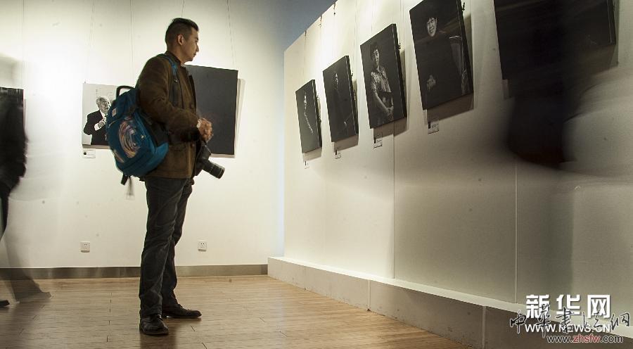 （文化）（4）“镜像人生”郝远征肖像摄影作品展在京举行