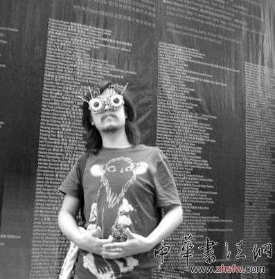 成都行为艺术家赴韩国 煮干海水600斤