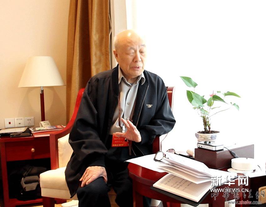 欧阳中石: