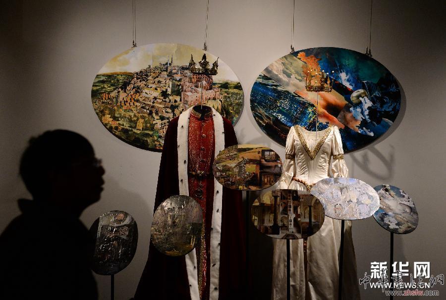 （晚报）（2）“安徒生童话进入中国百年纪念展”在西安展出