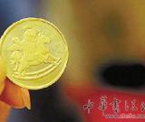 马年生肖币发行首日翻20倍 大妈街头排队