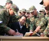 济南军区某炮兵旅：庞中华先生传授书法