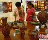 废物也可价值千金 核桃壳变身精美工艺品
